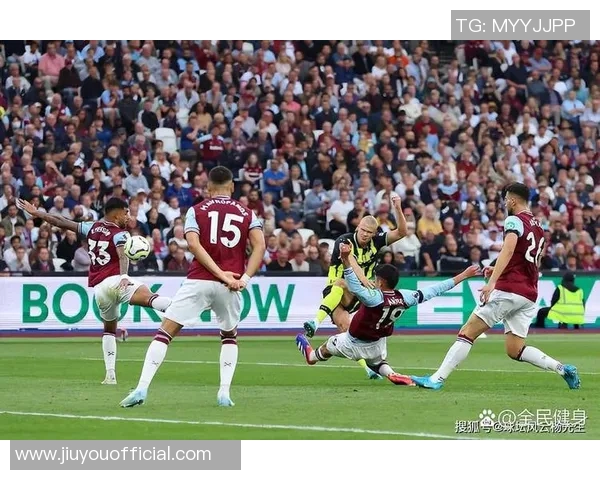 友谊赛精彩回顾:里昂大胜曼城帽子戏法引爆全场激情 友谊赛精彩回顾:里昂大胜曼城帽子戏法引爆全场激情