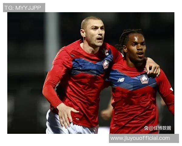 西甲经典对决曼联与巴黎圣日耳曼战成平局帽子戏法引发全场热烈反响