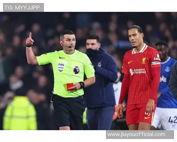 世界杯激战AC米兰与曼联平局红牌争议引发全场热议分析