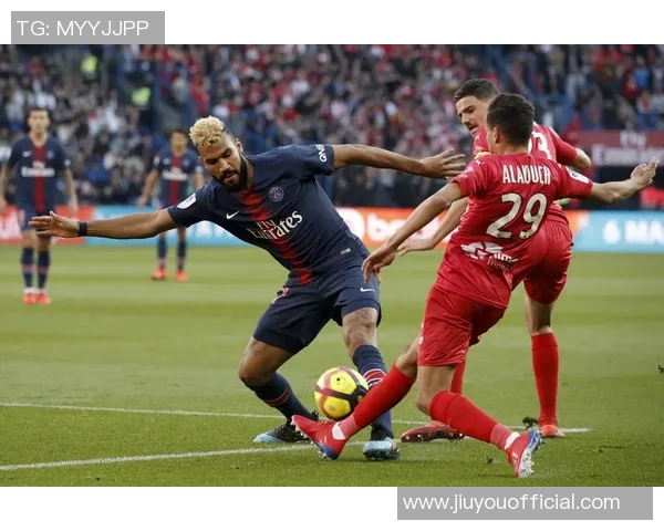 意甲精彩对决巴黎圣日耳曼大胜里昂神奇扑救点燃全场激情
