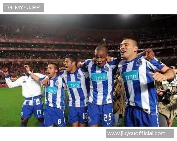 英超激战:里昂与波尔图鏖战至平局补时进球引发全场狂欢 英超激战:里昂与波尔图鏖战至平局补时进球引发全场狂欢