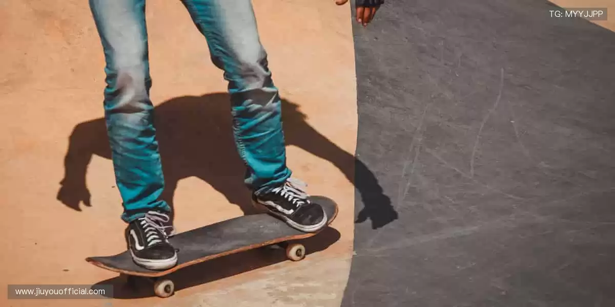 💬边看边聊,弹幕狂欢点燃观赛热情!🎉